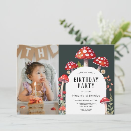 Mushroom Hütte Woodland Geburtstag Foto Einladung (Stehend Vorderseite)