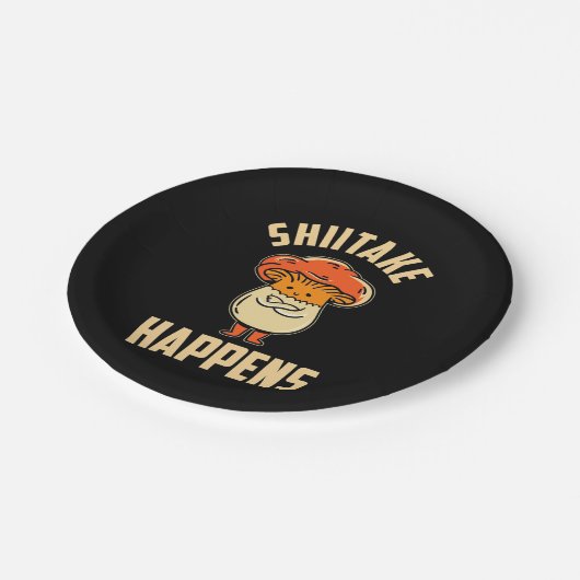 Mushroom Shiitake Happens Pappteller (Schrägansicht)