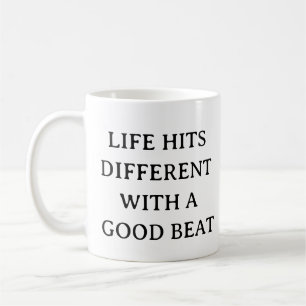 Music Lover Tasse - Leben trifft anders als Beats