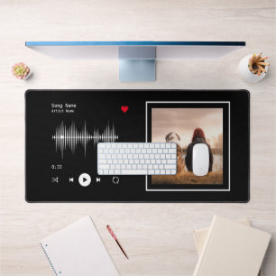 Music Player Artist und Song Personalisiert Black Schreibtischunterlage