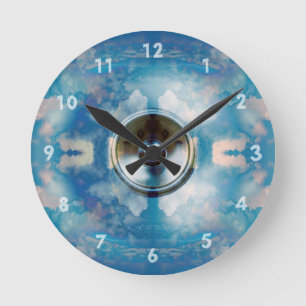 Music speaker and cloudy blue sky runde wanduhr