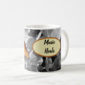 Musik heilt Orange Monarch Butterfly Musiker Kaffeetasse (VorderseiteRechts)