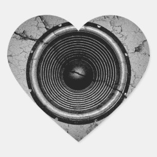 Musik-Lautsprecher an einer knackigen Wand Herz-Aufkleber