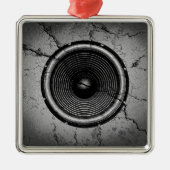 Musik-Lautsprecher an einer knackigen Wand Ornament Aus Metall (Vorne)