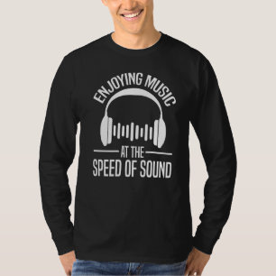 Musik mit der Geschwindigkeit von Audio Tech E T-Shirt