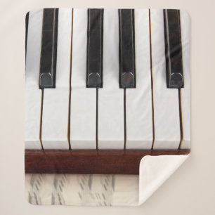 musikalische Noten auf dem Hintergrund eines piano Sherpadecke