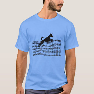 Musikalischer Hund springt über Blatt Music Sheet T-Shirt