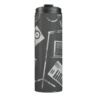 Musikelemente: Vintager nahtloser Hintergrund. Thermosbecher