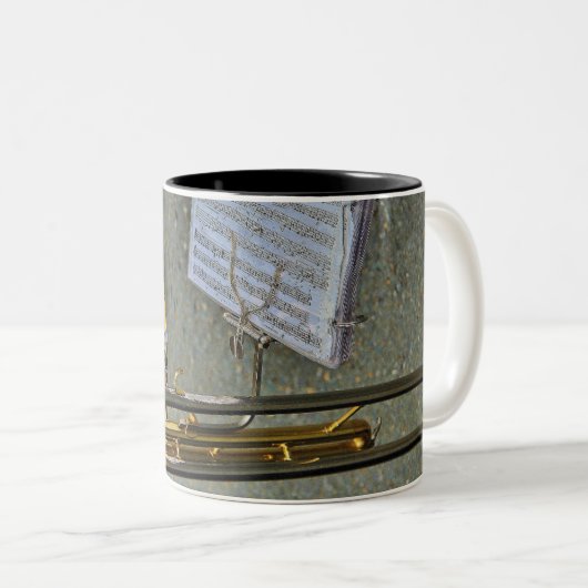 Musikinstrument mit Notation Zweifarbige Tasse (VorderseiteRechts)