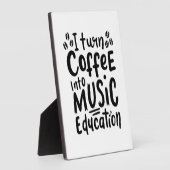 Musiklehrer machen Kaffee in Bildung Fotoplatte (Seite)