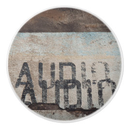 Musikliebhaber im urbanen Loft-Stil Keramikknauf