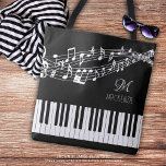 Musiknoten Monogram-Tastatur Tasche<br><div class="desc">Personalisierte, individuelle Farbtasche mit Klaviertastatur und Musikteam mit Noten in Ihrer Auswahl an Grafiken und Hintergrundfarben (in Weiß auf Schwarz dargestellt) mit einem Monogramm oder Initialen und/oder Namen oder anderen Texten in Ihrer Auswahl von Schriftart Stilen und Farben, um Ihren eigenen Look zu schaffen. Das Design wird auf der Rückseite...</div>