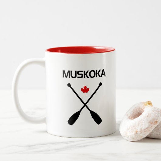 Muskoka Canada Crossed Paddle Oars Maple Leaf Zweifarbige Tasse (Mit Donut)