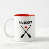 Muskoka Canada Crossed Paddle Oars Maple Leaf Zweifarbige Tasse (Links)