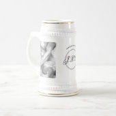 Muskulöser männlicher Torso und Initialen Original Bierglas (Vorderseite Links)