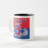 "Muss haben" 82. Im Flugzeug Division Zweifarbige Tasse (Vorderseite Links)