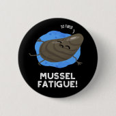 Mussel Fatigue Funny Animal Musn Pun Dark BG Button (Vorderseite)
