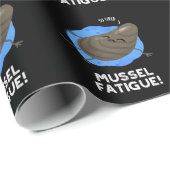 Mussel Fatigue Funny Animal Musn Pun Dark BG Geschenkpapier (Rolleneckpunkt)