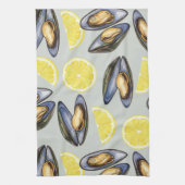 Mussels und Zitronen von Natasha Us Geschirrtuch (Vertikal)