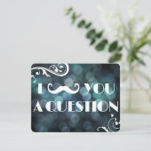 Mustache Bash Question Bokeh Lights Einladungen (Stehend Vorderseite)