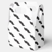 Mustache Black & White Modern Gastgeschenk Boxes Geschenkschachtel (Geöffnet)