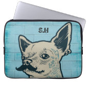 Mustache Chihuahua Graffiti Monogram Laptopschutzhülle (Vorderseite)