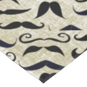 Mustache Hipster Pattern Tischdecke (Schrägansicht)