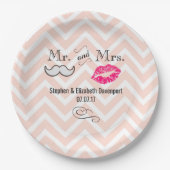 Mustache & Lips Mr. & Mrs Peach Zickzack Wedding Pappteller (Vorderseite)