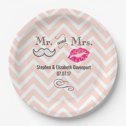 Mustache & Lips Mr. & Mrs Peach Zickzack Wedding Pappteller (Vorderseite)