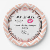 Mustache & Lips Mr. & Mrs Peach Zickzack Wedding Pappteller (Vorderseite)
