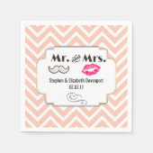 Mustache & Lips Mr. & Mrs Peach Zickzack Wedding Serviette (Vorderseite)
