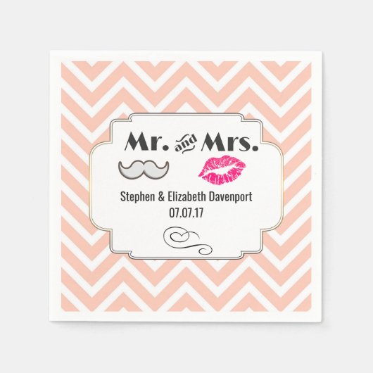 Mustache & Lips Mr. & Mrs Peach Zickzack Wedding Serviette (Vorderseite)
