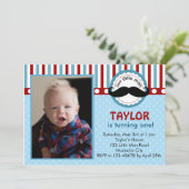 Mustache Little Man Birthday Invitation (Foto) Einladung (Stehend Vorderseite)