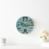 Mustache Mania Turquoise Wall Clock Runde Wanduhr (Zuhause)