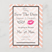 Mustache und Lippen Peach Zickzack Save the Date Ankündigungspostkarte (Vorderseite)