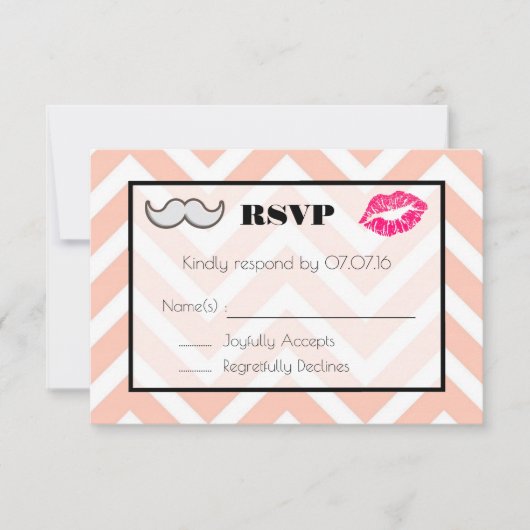 Mustache und Lips Wedding RSVP auf Peach Zickzack Karte (Vorderseite)