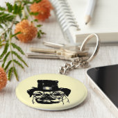 Mustached Mops Schlüsselanhänger (Seite)