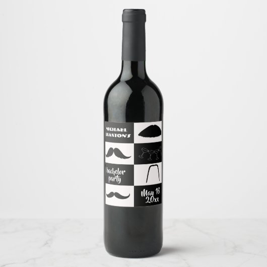 Mustaches Black and White Bachelor Party Weinetikett (Vorderseite)