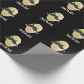Mustachio Funny Pistachio Mustache Pun Dark BG Geschenkpapier (Ecke)