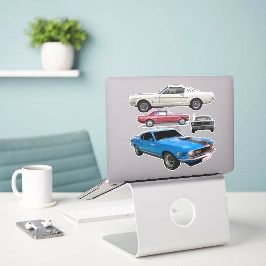 MUSTANG Stickers Aufkleber (Laptop auf Schreibtisch)