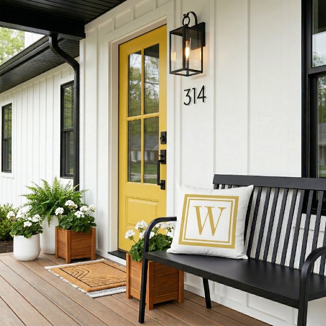 Mustard und White Classic Square Monogramm Kissen (Von Creator hochgeladen)