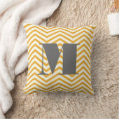 Mustard Yellow Ivory and Gray Monogram Zig Zag Kissen (Decke)