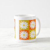Mustard Yellow Orange Daisy Retro Checkerboard Kaffeetasse (VorderseiteRechts)