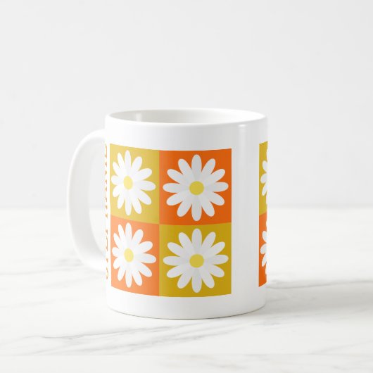 Mustard Yellow Orange Daisy Retro Checkerboard Kaffeetasse (Vorderseite Links)