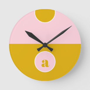 Mustard Yellow Pink Monogram Runde Wanduhr