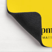 Mustard Yellow Simple Minimal Monogram und Name Mousepad (Ecke)