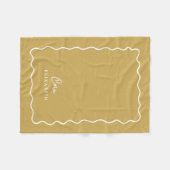 Mustard Yellow Wavy Border Monogrammed Fleecedecke (Vorderseite (Horizontal))