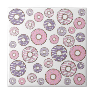 Muster aus Donuts, rosa Donuts, lila Donuts Fliese