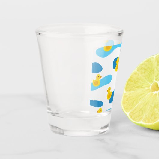 Muster aus Gelbkautschuk Schnapsglas (Links)