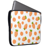 Muster aus kleinen Karotten und Scheiben Laptopschutzhülle (Vorne Rechts)